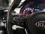 Kia Stonic 1.0 T-GDi Executive Sport Automaat (APPLE CARPLAY, NAVIGATIE, LEDER, KEYLESS, STUUR/STOELVERWARMING, LM VELGEN, SPORTSTOELEN, CAMERA, TREKHAAK, NIEUWSTAAT)