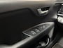 Kia Stonic 1.0 T-GDi Executive Sport Automaat (APPLE CARPLAY, NAVIGATIE, LEDER, KEYLESS, STUUR/STOELVERWARMING, LM VELGEN, SPORTSTOELEN, CAMERA, TREKHAAK, NIEUWSTAAT)