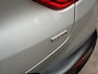 Kia Stonic 1.0 T-GDi Executive Sport Automaat (APPLE CARPLAY, NAVIGATIE, LEDER, KEYLESS, STUUR/STOELVERWARMING, LM VELGEN, SPORTSTOELEN, CAMERA, TREKHAAK, NIEUWSTAAT)