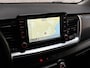 Kia Stonic 1.0 T-GDi Executive Sport Automaat (APPLE CARPLAY, NAVIGATIE, LEDER, KEYLESS, STUUR/STOELVERWARMING, LM VELGEN, SPORTSTOELEN, CAMERA, TREKHAAK, NIEUWSTAAT)