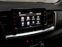 Kia Stonic 1.0 T-GDi Executive Sport Automaat (APPLE CARPLAY, NAVIGATIE, LEDER, KEYLESS, STUUR/STOELVERWARMING, LM VELGEN, SPORTSTOELEN, CAMERA, TREKHAAK, NIEUWSTAAT)