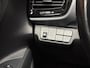 Kia Stonic 1.0 T-GDi Executive Sport Automaat (APPLE CARPLAY, NAVIGATIE, LEDER, KEYLESS, STUUR/STOELVERWARMING, LM VELGEN, SPORTSTOELEN, CAMERA, TREKHAAK, NIEUWSTAAT)