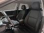 Kia Stonic 1.0 T-GDi Executive Sport Automaat (APPLE CARPLAY, NAVIGATIE, LEDER, KEYLESS, STUUR/STOELVERWARMING, LM VELGEN, SPORTSTOELEN, CAMERA, TREKHAAK, NIEUWSTAAT)