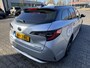 Toyota Corolla Touring Sports 1.8 HYBRID DYNAMIC BI-TONE STOELVERWARMING PARK-SENSOREN CAMERA LM-VELGEN+ALL-SEASON AD-CRUISE PRIVACY-GLASS