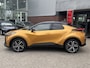 Toyota C-HR / C-HR+ 1.8 Hybrid 140 EXECUTIVE NIEUW DIRECT LEVERBAAR! JBL-AUDIO 19'' LM-VELGEN PARK-SENSOREN APPLE/ANDROID CLIMA AD-CRUISE BLIND SPOT STOELVERW KEYLESS