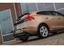 Volvo V40 1.6 T3 Momentum | 2e eigenaar | Sportstuur | Stoelverwarming | Climate control | Navigatie | Cruise control | PDC | Mistlampen | Origineel