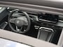Volkswagen T-Roc R-Line First Edition 1.5 eTSI 150 PK DSG | Panoramadak| Trekhaak | Elek. achterklep | Stuur & Stoelverwarming | IQ.Light | Black Style |