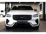 Volvo XC60 2.0 T8 AWD U Black Edition | Facelift | B&W | Massage | Trekhaak