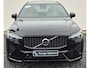 Volvo XC60 2.0 Phev T8 P AWD Ultra Dark Luchtvering - Bowers Wilkins Sound - massage stoelen - Stoel ventilatie - 22” Wielen - Panoramadak - Lighting – Head up - 360 Cam - Alarm - Climate - Privacy Glass – RC20 Interieur –  Full led koplampen – Donkere hemel  - Geluidsisolerend glas - Climate