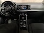 Skoda Karoq 1.5 TSI ACT Sport 150Pk Automaat (APPLE CARPLAY, GROOT NAVI, CLIMATE, KEYLESS, SPORTSTOELEN, CRUISE, PARKEERSENSOREN, NIEUWE APK, NIEUWSTAAT)