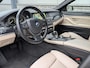 BMW 5-Serie Touring 520i High Executive |Org NL | Comfortstoelen | NAP | 18" | Leer | APK&OH Nieuw