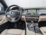 BMW 5-Serie Touring 520i High Executive |Org NL | Comfortstoelen | NAP | 18" | Leer | APK&OH Nieuw