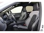Volvo XC60 T6 Recharge AWD Plus Black Edition - Panorama/schuifdak - IntelliSafe Assist & Surround - 360º Camera - Harman/Kardon audio - Adaptieve LED koplampen - Verwarmde voorstoelen, stuur & achterbank - Parkeersensoren voor & achter - Elektr. bedienb. voorstoelen met geheugen - Head up display - Draadloze tel. lader - Extra getint glas - Elektr. inklapbare trekhaak - 21' LMV