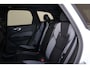 Volvo XC60 T6 Recharge AWD Plus Black Edition - Panorama/schuifdak - IntelliSafe Assist & Surround - 360º Camera - Harman/Kardon audio - Adaptieve LED koplampen - Verwarmde voorstoelen, stuur & achterbank - Parkeersensoren voor & achter - Elektr. bedienb. voorstoelen met geheugen - Head up display - Draadloze tel. lader - Extra getint glas - Elektr. inklapbare trekhaak - 21' LMV