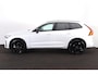 Volvo XC60 T6 Recharge AWD Plus Black Edition - Panorama/schuifdak - IntelliSafe Assist & Surround - 360º Camera - Harman/Kardon audio - Adaptieve LED koplampen - Verwarmde voorstoelen, stuur & achterbank - Parkeersensoren voor & achter - Elektr. bedienb. voorstoelen met geheugen - Head up display - Draadloze tel. lader - Extra getint glas - Elektr. inklapbare trekhaak - 21' LMV