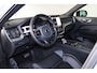 Volvo XC60 T6 Recharge AWD Plus Black Edition - Panorama/schuifdak - IntelliSafe Assist & Surround - 360º Camera - Harman/Kardon audio - Adaptieve LED koplampen - Verwarmde voorstoelen, stuur & achterbank - Parkeersensoren voor & achter - Elektr. bedienb. voorstoelen met geheugen - Head up display - Draadloze tel. lader - Extra getint glas - Elektr. inklapbare trekhaak - 21' LMV