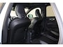 Volvo XC60 T6 Recharge AWD Plus Black Edition - Panorama/schuifdak - IntelliSafe Assist & Surround - 360º Camera - Harman/Kardon audio - Adaptieve LED koplampen - Verwarmde voorstoelen, stuur & achterbank - Parkeersensoren voor & achter - Elektr. bedienb. voorstoelen met geheugen - Head up display - Draadloze tel. lader - Extra getint glas - Elektr. inklapbare trekhaak - 21' LMV