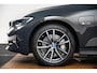 BMW 3-Serie Touring 330e Luxury Line - Panoramadak - Active Cruise Control - BMW Laserlight - Head up - Comfort Access - Sportstoelen - Elektrisch verwarmbare/verstelbare stoelen -