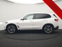 BMW X5 xDrive45e X Line PHEV 395pk Dealer O.H. | Trekhaak Af Fabriek | Luchtvering | Adaptive Cruise | Head Up | 360 Camera | Adaptief Onderstel | Laser LED | Lederen Sportstoelen Memory & Verwarmd | Sfeerverlichting | Keyless | Plug In H