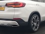 BMW X5 xDrive45e X Line PHEV 395pk Dealer O.H. | Trekhaak Af Fabriek | Luchtvering | Adaptive Cruise | Head Up | 360 Camera | Adaptief Onderstel | Laser LED | Lederen Sportstoelen Memory & Verwarmd | Sfeerverlichting | Keyless | Plug In H
