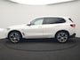 BMW X5 xDrive45e X Line PHEV 395pk Dealer O.H. | Trekhaak Af Fabriek | Luchtvering | Adaptive Cruise | Head Up | 360 Camera | Adaptief Onderstel | Laser LED | Lederen Sportstoelen Memory & Verwarmd | Sfeerverlichting | Keyless | Plug In H