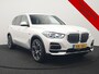 BMW X5 xDrive45e X Line PHEV 395pk Dealer O.H. | Trekhaak Af Fabriek | Luchtvering | Adaptive Cruise | Head Up | 360 Camera | Adaptief Onderstel | Laser LED | Lederen Sportstoelen Memory & Verwarmd | Sfeerverlichting | Keyless | Plug In H