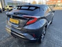 Toyota C-HR / C-HR+ 1.8 HYBRID STYLE ULTIMATE BI-TONE JBL-AUDIO STOEL/STUURVERW NAVI BLIND-SPOT PARK-SENSOREN NL-AUTO LED BSM