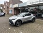 Toyota C-HR / C-HR+ 2.0 Plug-in Hybrid 220 Dynamic Toyota navigatie / Apple Carplay / Android Auto / parkeersensoren voor en achter / adaptive cruise control / stoel- en stuurwielverwarming / parkeercamera / Toyota 10 jaar garantie programma / Toyota Pechhulppas / rijklaarpr