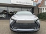 Toyota C-HR / C-HR+ 2.0 Plug-in Hybrid 220 Dynamic Toyota navigatie / Apple Carplay / Android Auto / parkeersensoren voor en achter / adaptive cruise control / stoel- en stuurwielverwarming / parkeercamera / Toyota 10 jaar garantie programma / Toyota Pechhulppas / rijklaarpr