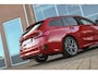 BMW 3-Serie Touring 318i Business Edition Plus | Sport Line | 2e eigenaar | NL auto | Shadow Line | HiFi audio | DAB | M-sportstuur | Sportstoelen | Ambient light | Carplay | PDC