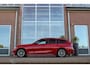 BMW 3-Serie Touring 318i Business Edition Plus | Sport Line | 2e eigenaar | NL auto | Shadow Line | HiFi audio | DAB | M-sportstuur | Sportstoelen | Ambient light | Carplay | PDC