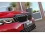 BMW 3-Serie Touring 318i Business Edition Plus | Sport Line | 2e eigenaar | NL auto | Shadow Line | HiFi audio | DAB | M-sportstuur | Sportstoelen | Ambient light | Carplay | PDC