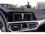 BMW 3-Serie Touring 318i Business Edition Plus | Sport Line | 2e eigenaar | NL auto | Shadow Line | HiFi audio | DAB | M-sportstuur | Sportstoelen | Ambient light | Carplay | PDC