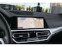 BMW 3-Serie Touring 318i Business Edition Plus | Sport Line | 2e eigenaar | NL auto | Shadow Line | HiFi audio | DAB | M-sportstuur | Sportstoelen | Ambient light | Carplay | PDC