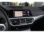 BMW 3-Serie Touring 318i Business Edition Plus | Sport Line | 2e eigenaar | NL auto | Shadow Line | HiFi audio | DAB | M-sportstuur | Sportstoelen | Ambient light | Carplay | PDC