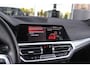 BMW 3-Serie Touring 318i Business Edition Plus | Sport Line | 2e eigenaar | NL auto | Shadow Line | HiFi audio | DAB | M-sportstuur | Sportstoelen | Ambient light | Carplay | PDC
