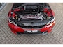 BMW 3-Serie Touring 318i Business Edition Plus | Sport Line | 2e eigenaar | NL auto | Shadow Line | HiFi audio | DAB | M-sportstuur | Sportstoelen | Ambient light | Carplay | PDC