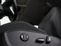 Volkswagen Golf 1.0 eTSI Life Business | Stoelverwarming | Massage | Carplay | Adaptive cruise | Sfeerverlichting | Navigatie | Park Assist | Getint glas | Full LED