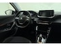 Peugeot 2008 1.2 PureTech Active Pack 130 PK Automaat | Navigatie | Trekhaak  Camera | Carplay | DAB Radio | Elektrisch inklapbare spiegels | Parkeersensoren