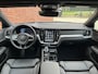 Volvo V60 T6 Plug-in hybrid AWD Plus Dark | Panoramisch dak met Schuif-/Kantel functie | Stoelverwarming voor/achter | Verwarmbaar stuurwiel | Elektrisch verstelbare stoelen met memory functie | Extra getint glas achter | Harman Kardon geluidsinstallatie | Keyless entry | 19 inch Lichtmetalen velgen |