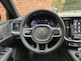 Volvo V60 T6 Plug-in hybrid AWD Plus Dark | Panoramisch dak met Schuif-/Kantel functie | Stoelverwarming voor/achter | Verwarmbaar stuurwiel | Elektrisch verstelbare stoelen met memory functie | Extra getint glas achter | Harman Kardon geluidsinstallatie | Keyless entry | 19 inch Lichtmetalen velgen |