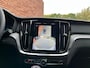 Volvo V60 T6 Plug-in hybrid AWD Plus Dark | Panoramisch dak met Schuif-/Kantel functie | Stoelverwarming voor/achter | Verwarmbaar stuurwiel | Elektrisch verstelbare stoelen met memory functie | Extra getint glas achter | Harman Kardon geluidsinstallatie | Keyless entry | 19 inch Lichtmetalen velgen |