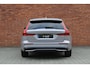 Volvo V60 T6 Plug-in hybrid AWD Plus Dark | Panoramisch dak met Schuif-/Kantel functie | Stoelverwarming voor/achter | Verwarmbaar stuurwiel | Elektrisch verstelbare stoelen met memory functie | Extra getint glas achter | Harman Kardon geluidsinstallatie | Keyless entry | 19 inch Lichtmetalen velgen |