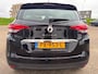 Renault Scenic 1.2 TCe Zen met parkeersensoren en half leer en navigatie en bluetooth telefoon / media en cruise controle en airco