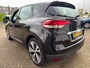 Renault Scenic 1.2 TCe Zen met parkeersensoren en half leer en navigatie en bluetooth telefoon / media en cruise controle en airco