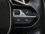 Peugeot 2008 1.2 PureTech GT-Line I AUTOMAAT I PANORAMADAK I NAVIGATIE I ACHTERUITRIJCAMERA I PARKEERSENSOREN VOOR & ACHTER I STOFFEN ZITDELEN MET LEDEREN ZIJKANTEN I