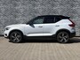 Volvo XC40 Plug-in Hybrid T5 R-Design | Trekhaak | Panoramadak | Harman Kardon Audio | Achteruitrijcamera | Stoelverwarming | Verwarmde Voorruit | Navigatie | BLIS | Cruise Control Adaptief | LED Koplampen Adaptief
