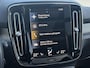 Volvo XC40 Plug-in Hybrid T5 R-Design | Trekhaak | Panoramadak | Harman Kardon Audio | Achteruitrijcamera | Stoelverwarming | Verwarmde Voorruit | Navigatie | BLIS | Cruise Control Adaptief | LED Koplampen Adaptief