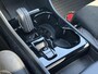 Volvo XC40 Plug-in Hybrid T5 R-Design | Trekhaak | Panoramadak | Harman Kardon Audio | Achteruitrijcamera | Stoelverwarming | Verwarmde Voorruit | Navigatie | BLIS | Cruise Control Adaptief | LED Koplampen Adaptief
