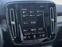 Volvo XC40 Plug-in Hybrid T5 R-Design | Trekhaak | Panoramadak | Harman Kardon Audio | Achteruitrijcamera | Stoelverwarming | Verwarmde Voorruit | Navigatie | BLIS | Cruise Control Adaptief | LED Koplampen Adaptief